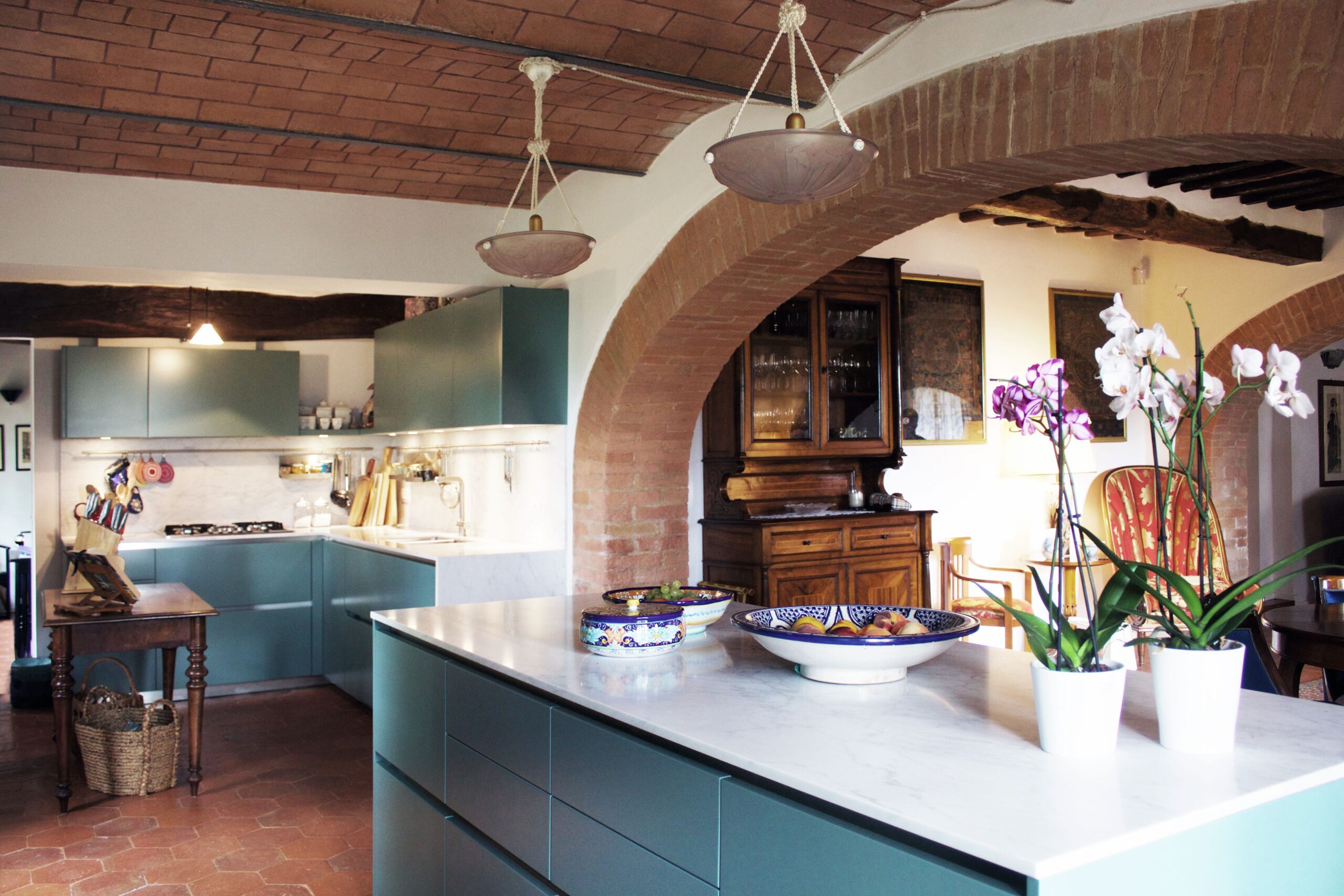 cucina Evoluzione senza maniglia, caratterizzata da un design contemporaneo