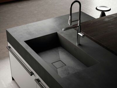 Lavello scuro della cucina di design moderna con maniglie, modello E1.