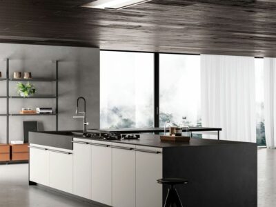 La cucina moderna artigianale con maniglie E1, caratterizzata da un'ampia isola centrale