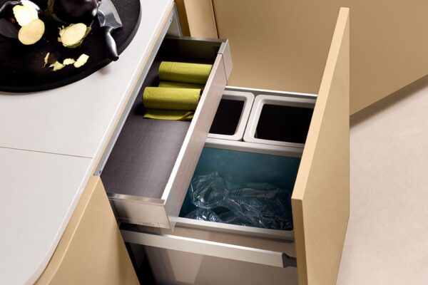 Dettaglio sul cassetto della cucina Evoluzione dal design pratico e contemporaneo, senza maniglie