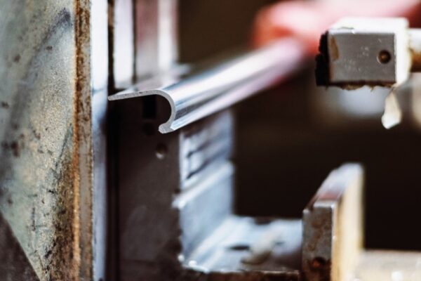 focus sull'ingranaggio di una cucina effeti modello sintesi con gola