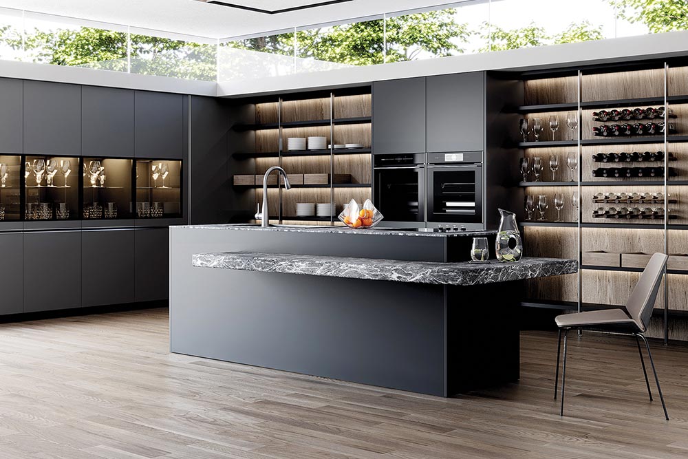 cucina artigianale moderna con isola con ripiano del tavolo da pranzo incassato in marmo, di colore nera e grigia