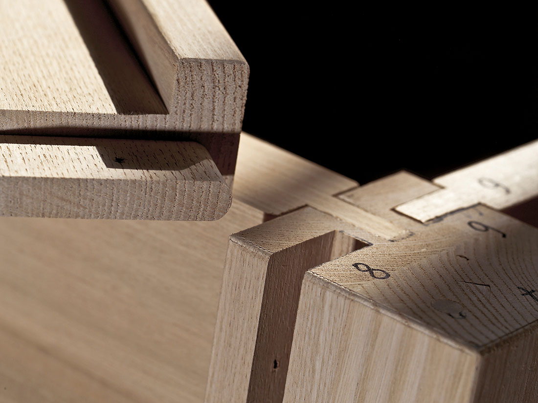 dettagli degli angoli di un tavolo della cucina wood 100%