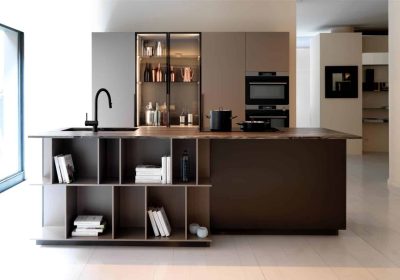 Cucina da sogno senza maniglia in stile toscano con isola centrale e armadi a muro con elettrodomestici incassati